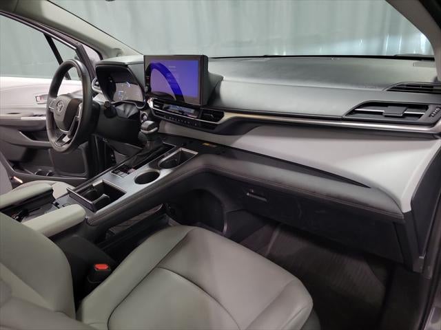 2025 Toyota Sienna XLE 8 Passenger