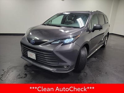 2025 Toyota Sienna XLE 8 Passenger