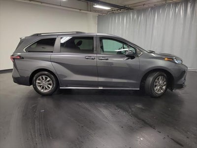 2025 Toyota Sienna XLE 8 Passenger