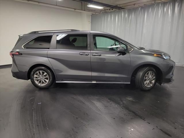 2025 Toyota Sienna XLE 8 Passenger