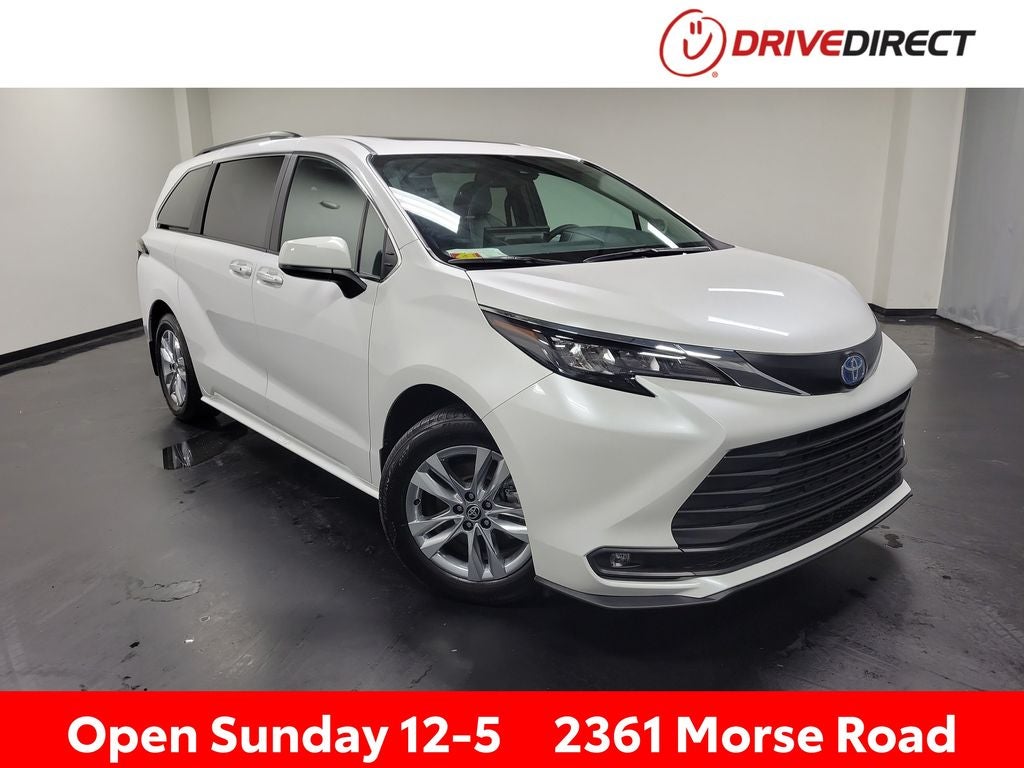 2025 Toyota Sienna XLE 7-Passenger Hybrid AWD's photo