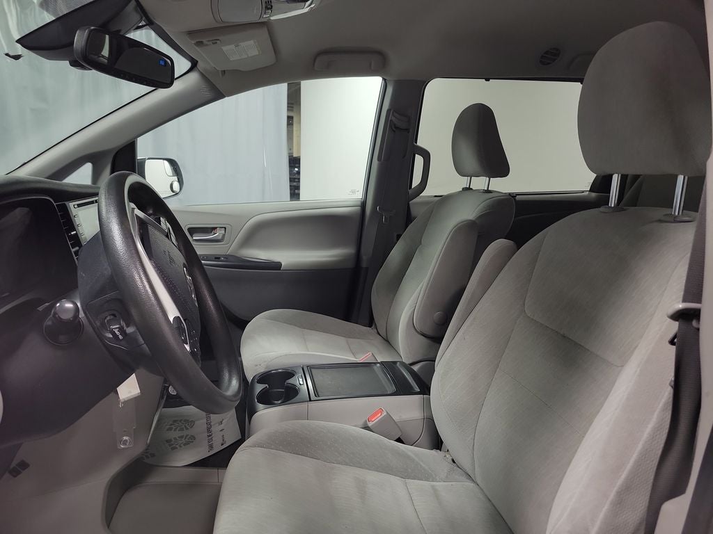 2020 Toyota Sienna LE 7 Passenger