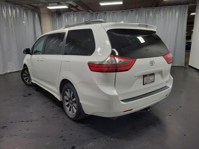 2020 Toyota Sienna LE 7 Passenger