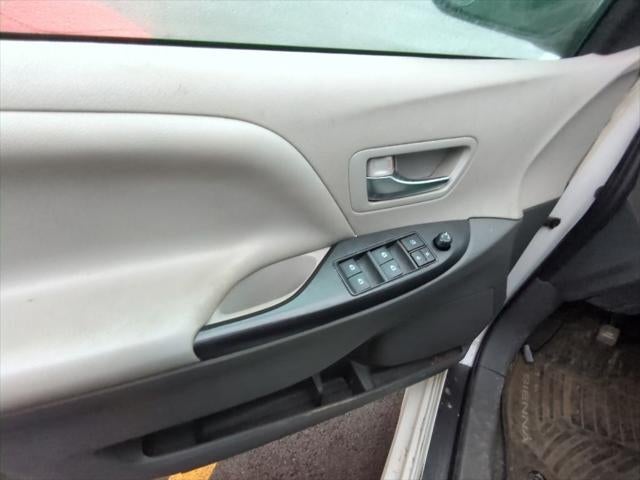 2020 Toyota Sienna LE 7 Passenger