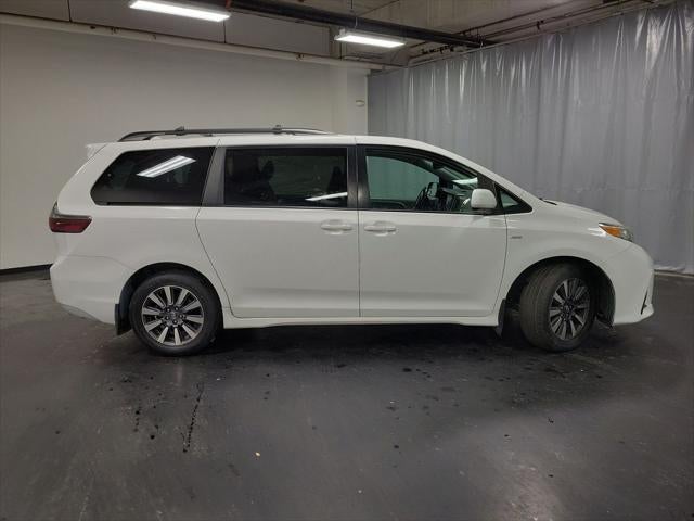 2020 Toyota Sienna LE 7 Passenger