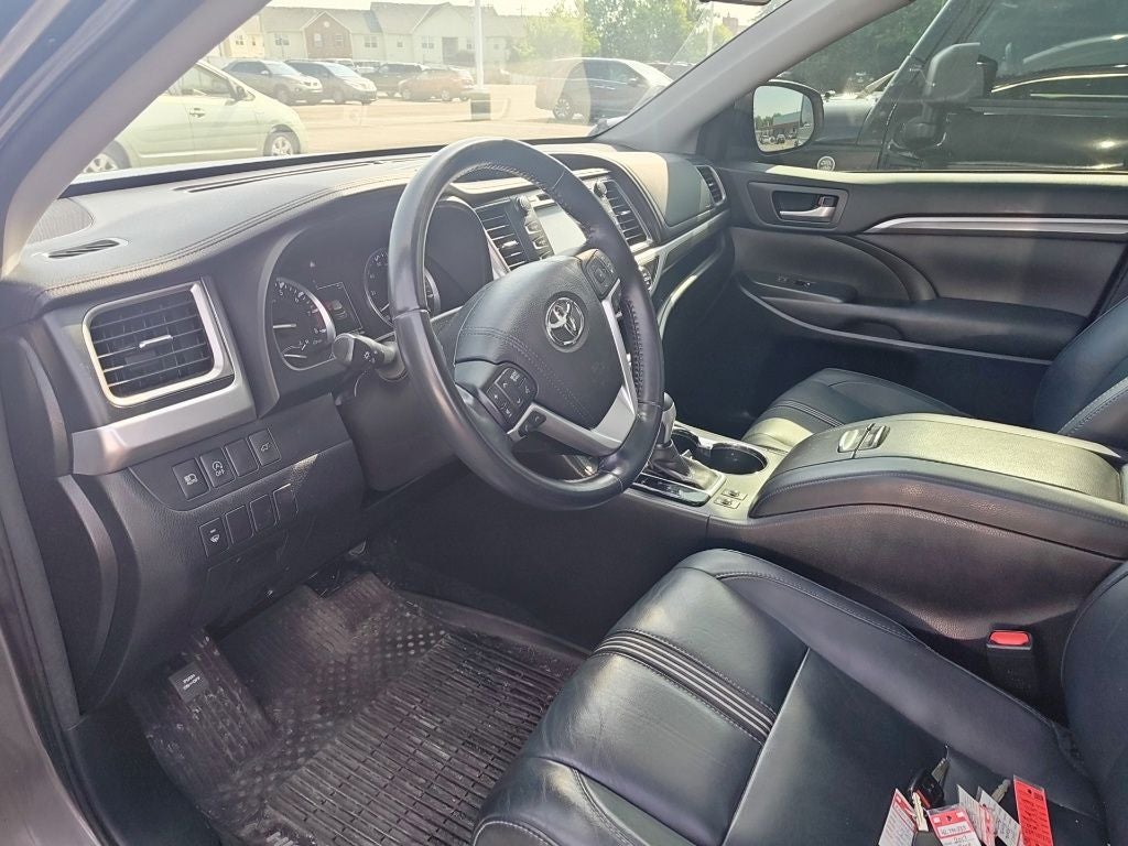 2017 Toyota Highlander SE