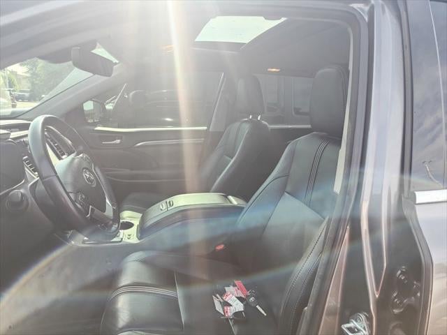 2017 Toyota Highlander SE
