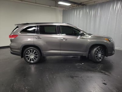 2017 Toyota Highlander SE