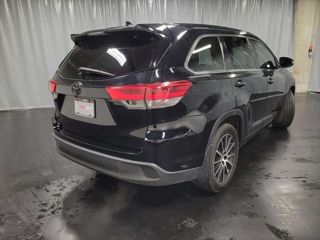2017 Toyota Highlander SE