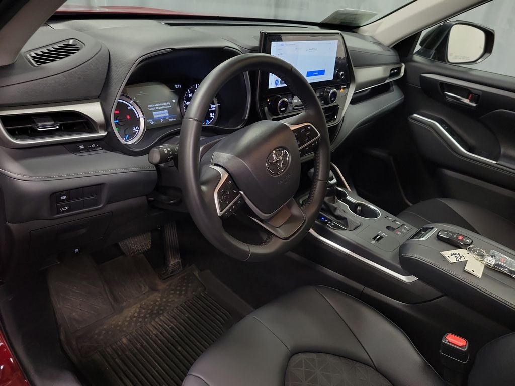 2025 Toyota Highlander Hybrid XLE