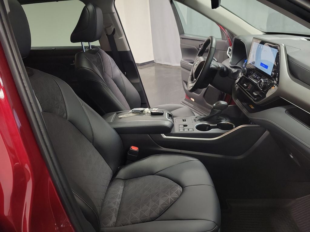 2025 Toyota Highlander Hybrid XLE