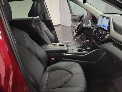 2025 Toyota Highlander Hybrid XLE