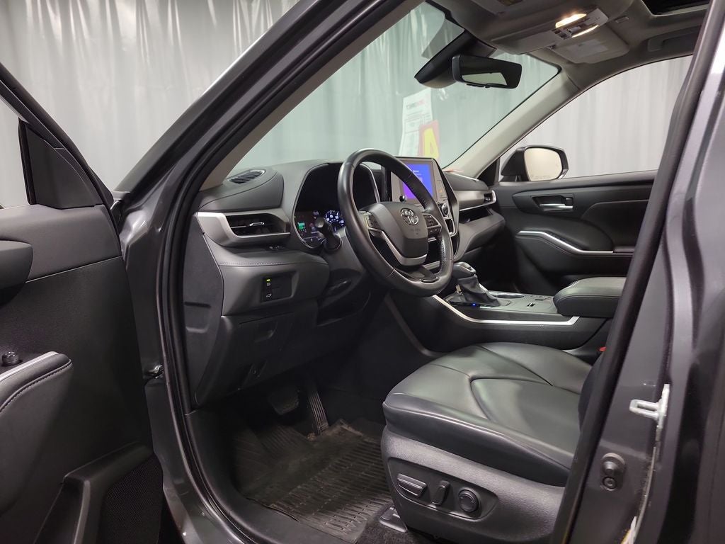 2023 Toyota Highlander Hybrid XLE