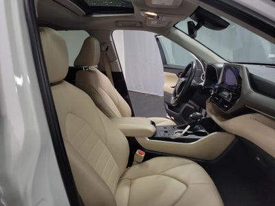 2024 Toyota Highlander Hybrid XLE