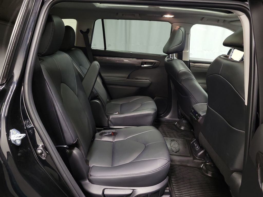 2025 Toyota Highlander Platinum