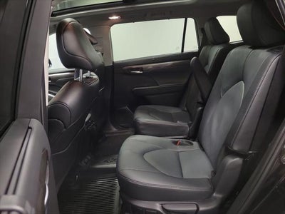 2025 Toyota Highlander Platinum