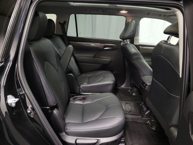 2025 Toyota Highlander Platinum