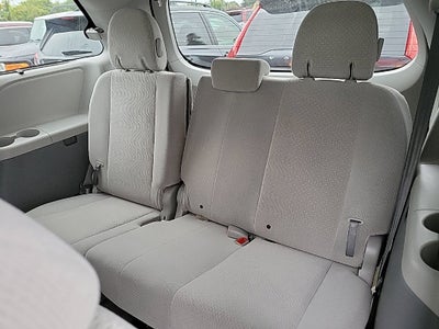 2014 Toyota Sienna LE 8 Passenger