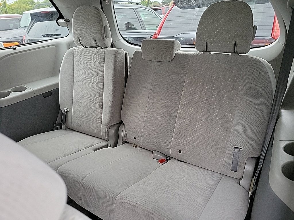 2014 Toyota Sienna LE 8 Passenger
