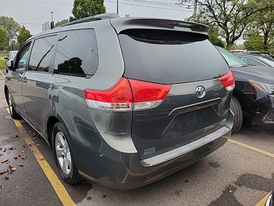 2014 Toyota Sienna LE 8 Passenger