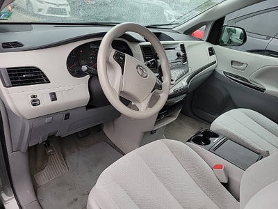 2014 Toyota Sienna LE 8 Passenger