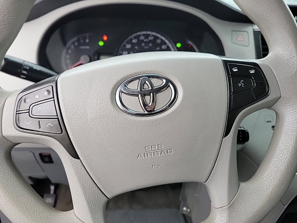 2014 Toyota Sienna LE 8 Passenger