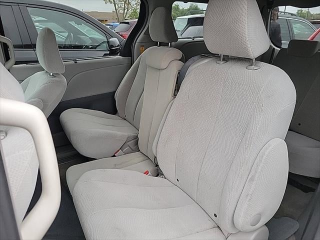 2014 Toyota Sienna LE 8 Passenger