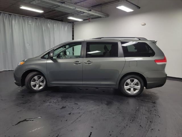 2014 Toyota Sienna LE 8 Passenger