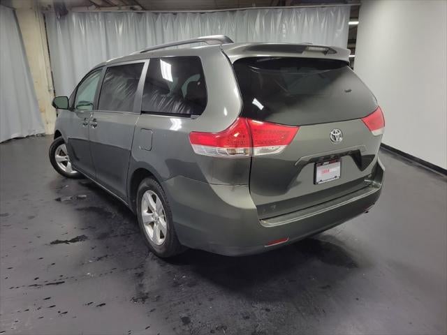2014 Toyota Sienna LE 8 Passenger