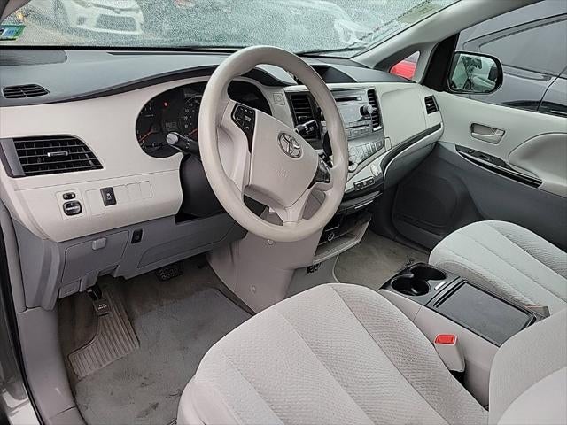 2014 Toyota Sienna LE 8 Passenger
