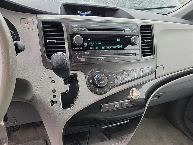 2014 Toyota Sienna LE 8 Passenger
