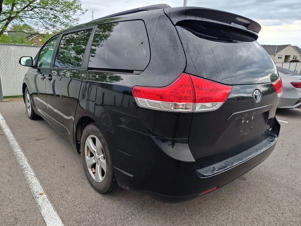 2014 Toyota Sienna LE 8 Passenger