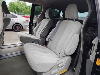 2014 Toyota Sienna LE 8 Passenger