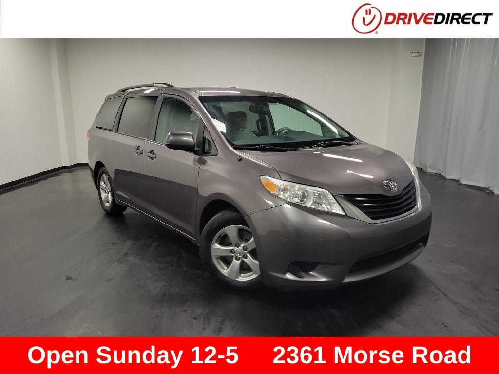 2014 Toyota Sienna LE 8 Passenger