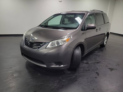 2014 Toyota Sienna LE 8 Passenger