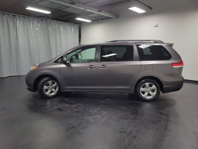 2014 Toyota Sienna LE 8 Passenger