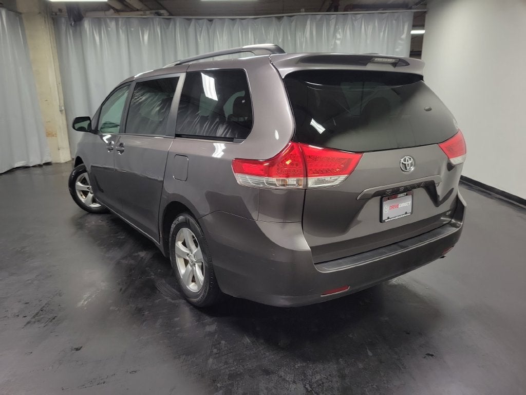 2014 Toyota Sienna LE 8 Passenger