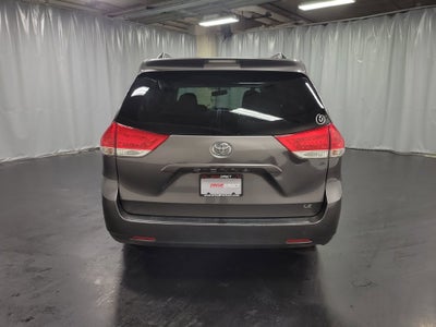 2014 Toyota Sienna LE 8 Passenger