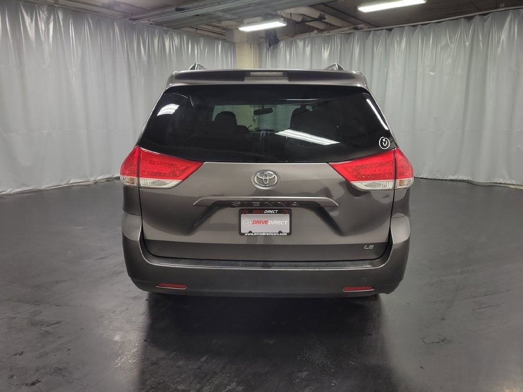 2014 Toyota Sienna LE 8 Passenger