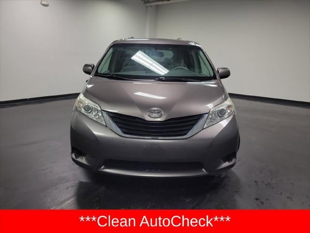 2014 Toyota Sienna LE 8 Passenger