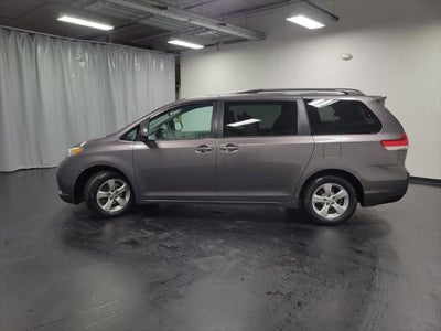 2014 Toyota Sienna LE 8 Passenger