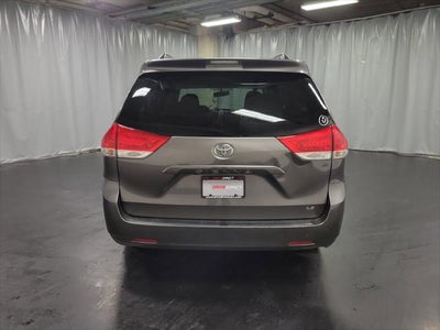 2014 Toyota Sienna LE 8 Passenger