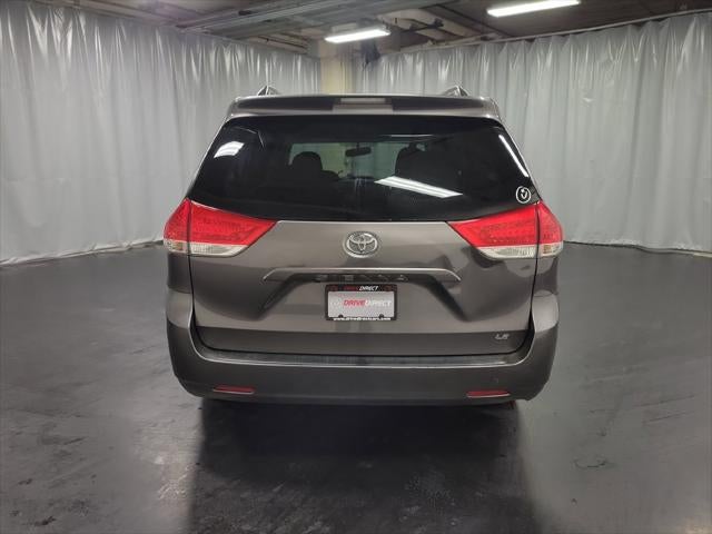 2014 Toyota Sienna LE 8 Passenger