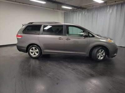 2014 Toyota Sienna LE 8 Passenger
