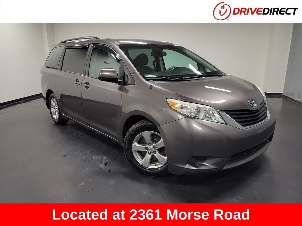 2013 Toyota Sienna LE 8 Passenger