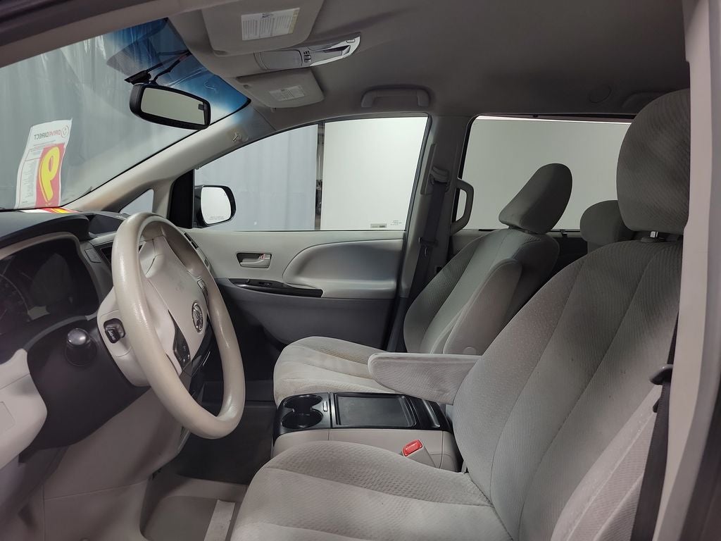 2013 Toyota Sienna LE 8 Passenger
