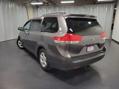 2013 Toyota Sienna LE 8 Passenger