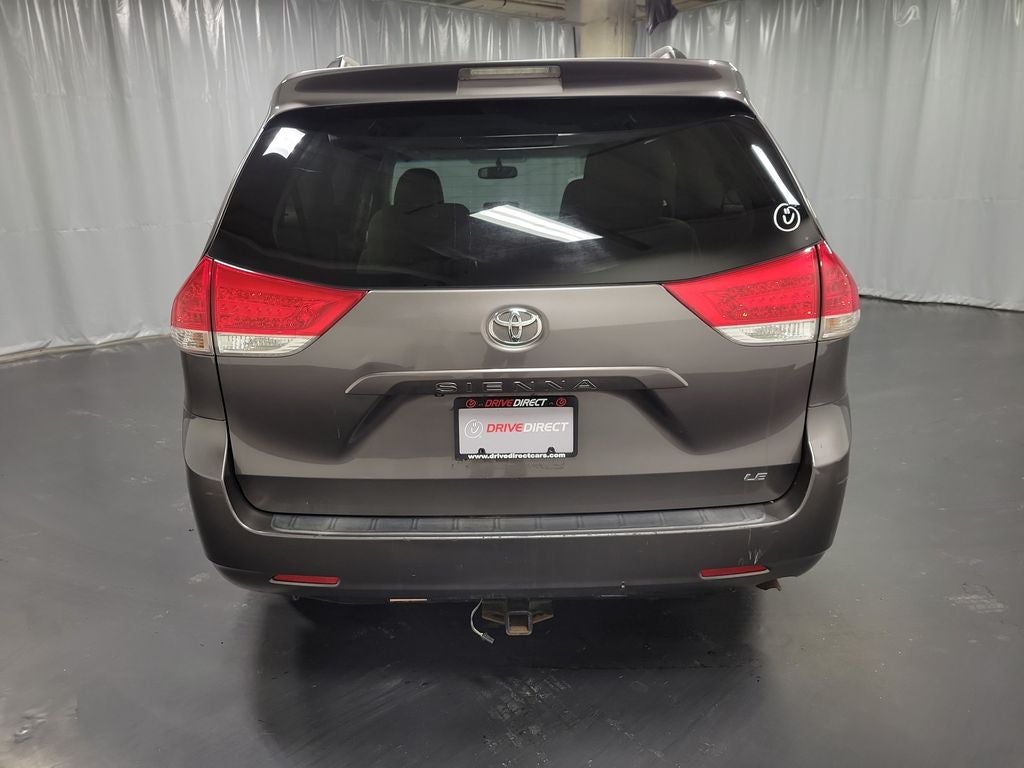 2013 Toyota Sienna LE 8 Passenger