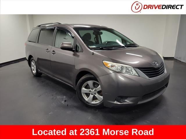 2013 Toyota Sienna LE 8 Passenger