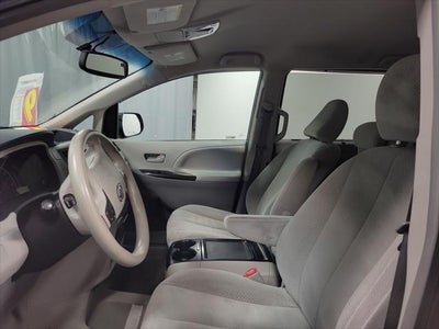 2013 Toyota Sienna LE 8 Passenger